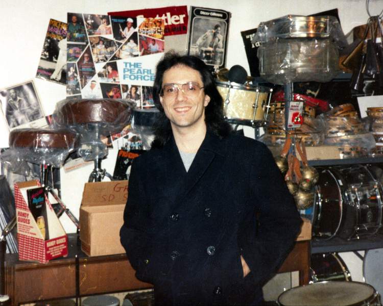 Vinnie Colaiuta at Drummers World in 1988